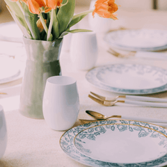 8 In. Roses Design Plastic Plates | 10 Count