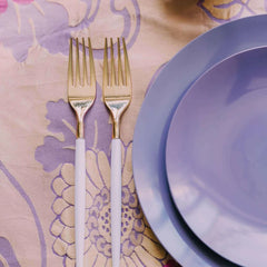 10 In. Trend Purple Rose Plastic Plates | 10 Count