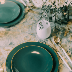 10 In. Classic Green Design Plastic Plates | 120 Count