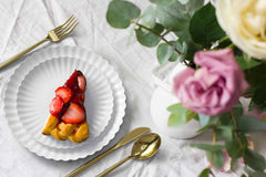 8.5 In. Scalloped Paper Plates - Snow | 10 Count