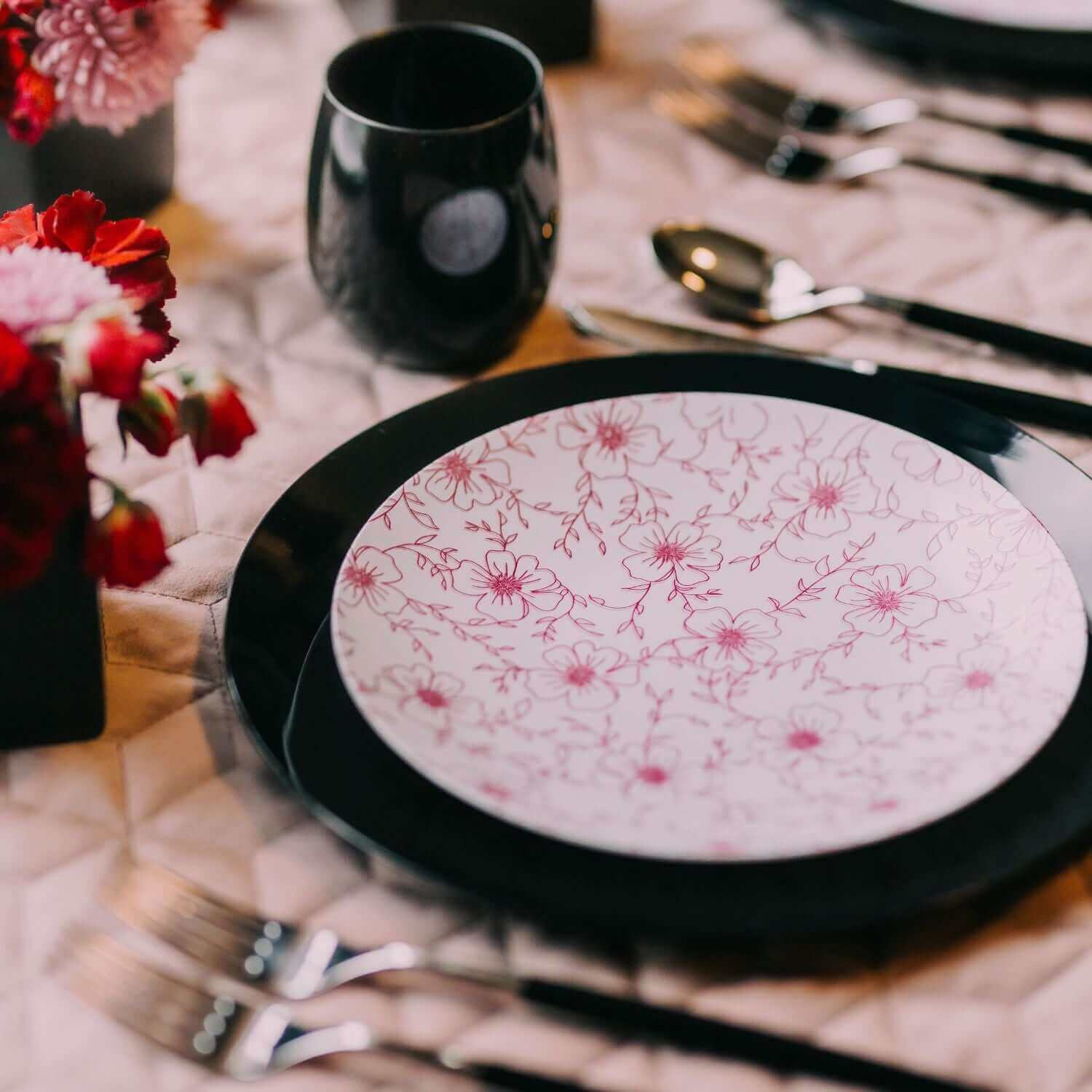 10 In. Flora Design Plastic Plates | 10 Count