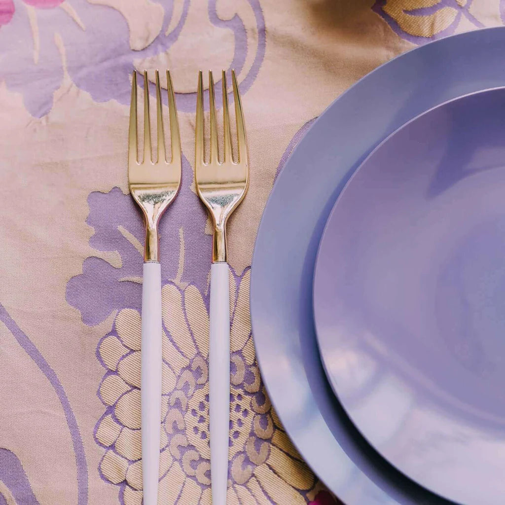 10 In. Trend Purple Rose Plastic Plates | 10 Count