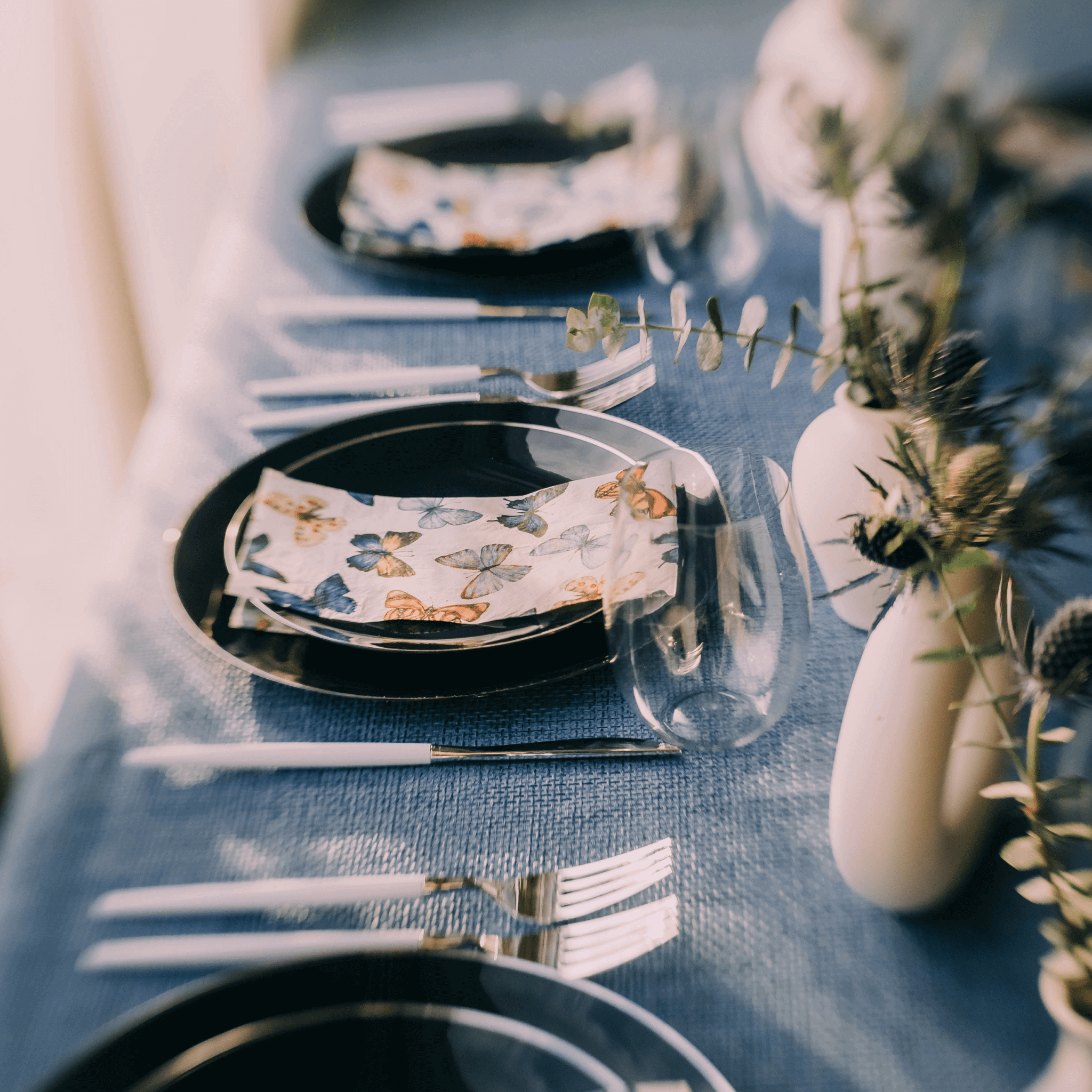 10 In. Navy Classic Design Plates | 10 Count