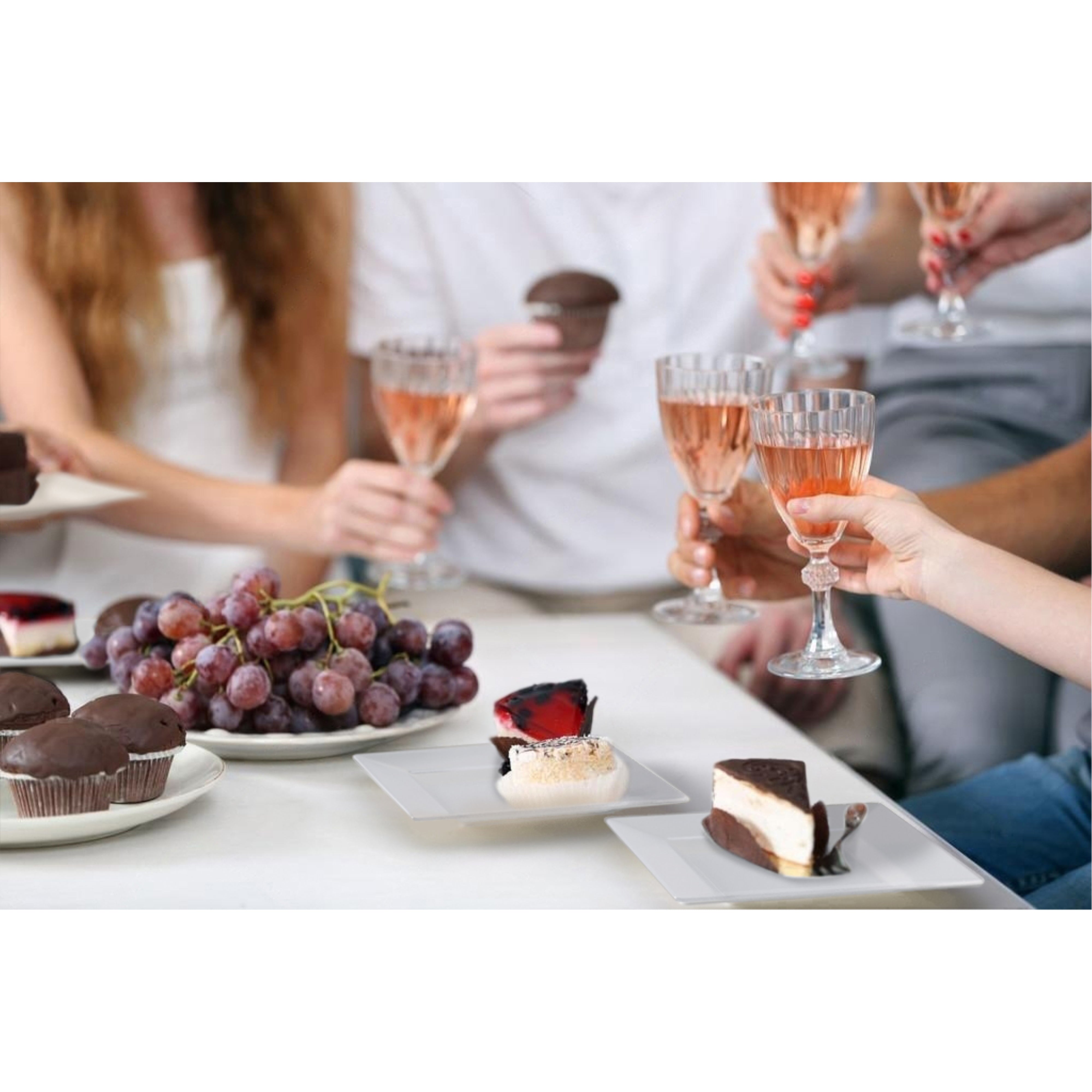 4.5 In. Clear Square Plates - 100 Count