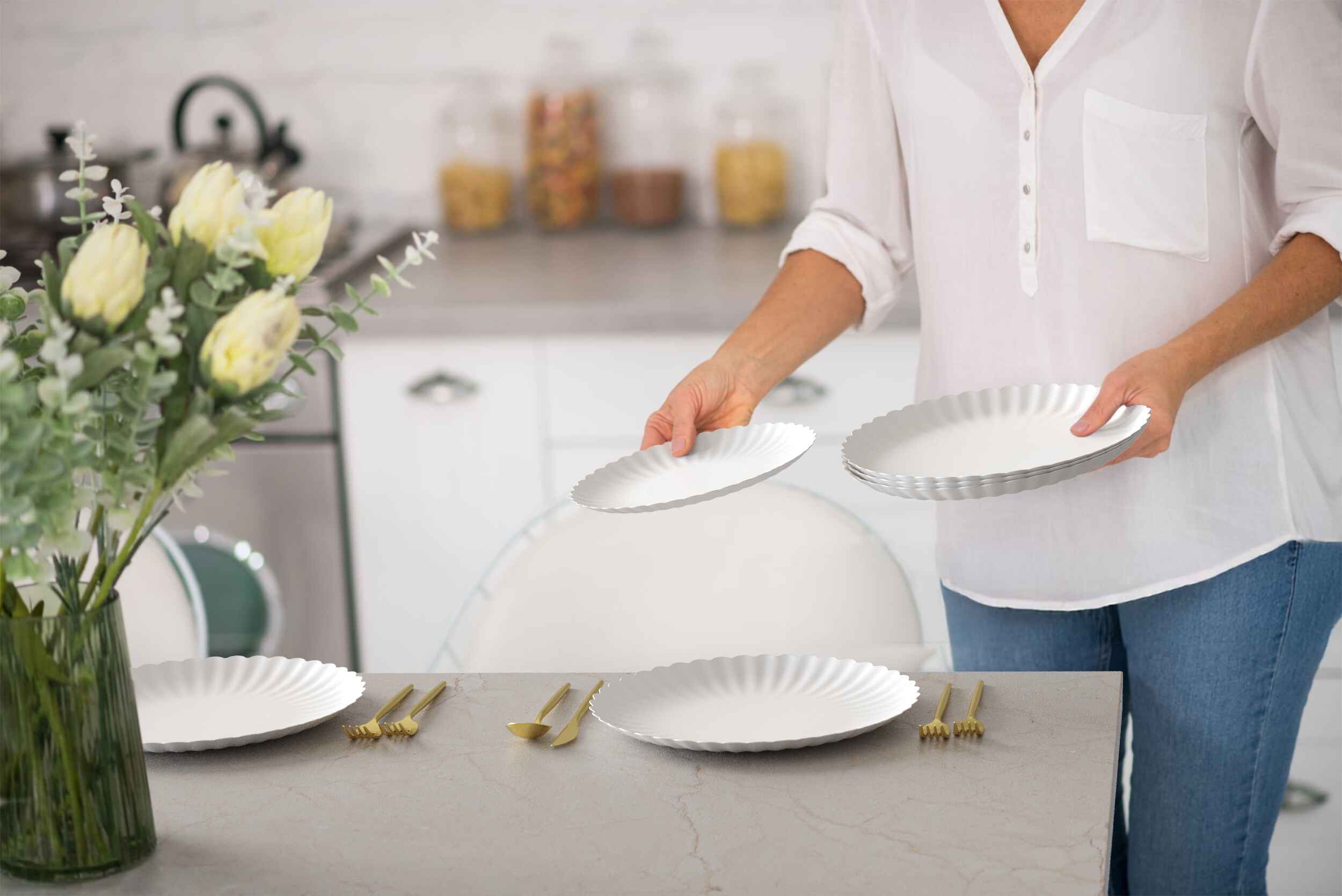 8.5 In. Scalloped Paper Plates - Snow | 10 Count