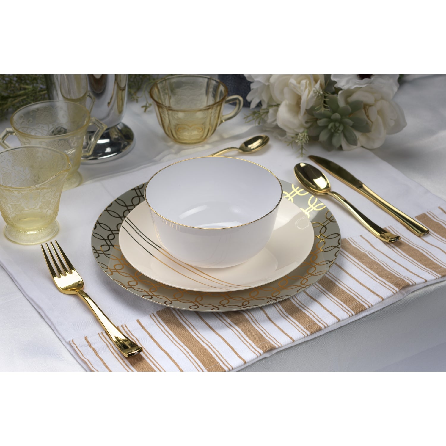 10 In. Motif Design Plastic Plates | 10 Count